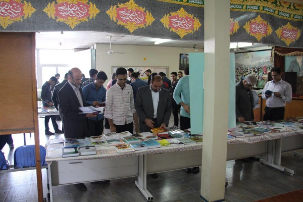 نمایشگاه کتاب جدیدالتالیف در مرکز