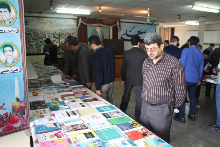 نمایشگاه کتاب جدیدالتالیف در مرکز