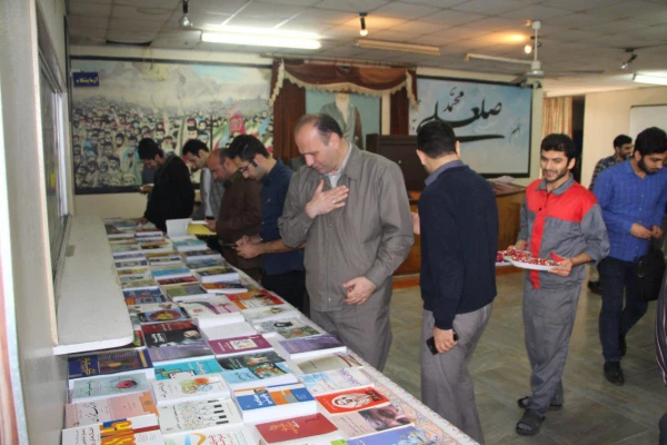 نمایشگاه کتاب جدیدالتالیف در مرکز