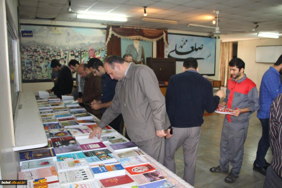 نمایشگاه کتاب جدیدالتالیف در مرکز