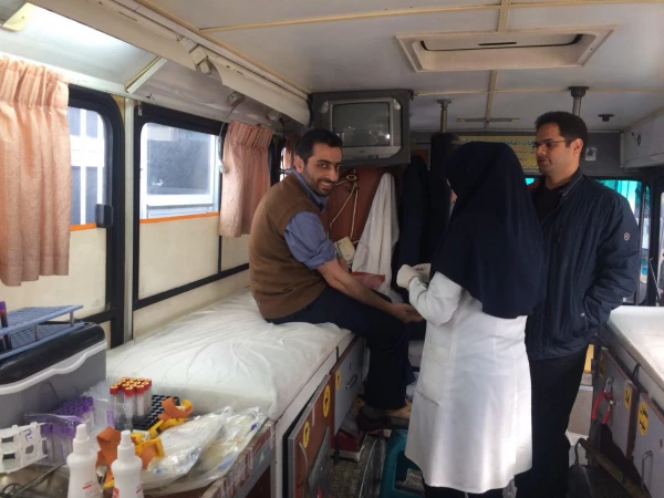 برنامه اهدای خون باحضور  کارکنان اداری و دانشجویان  معلمان مرکز