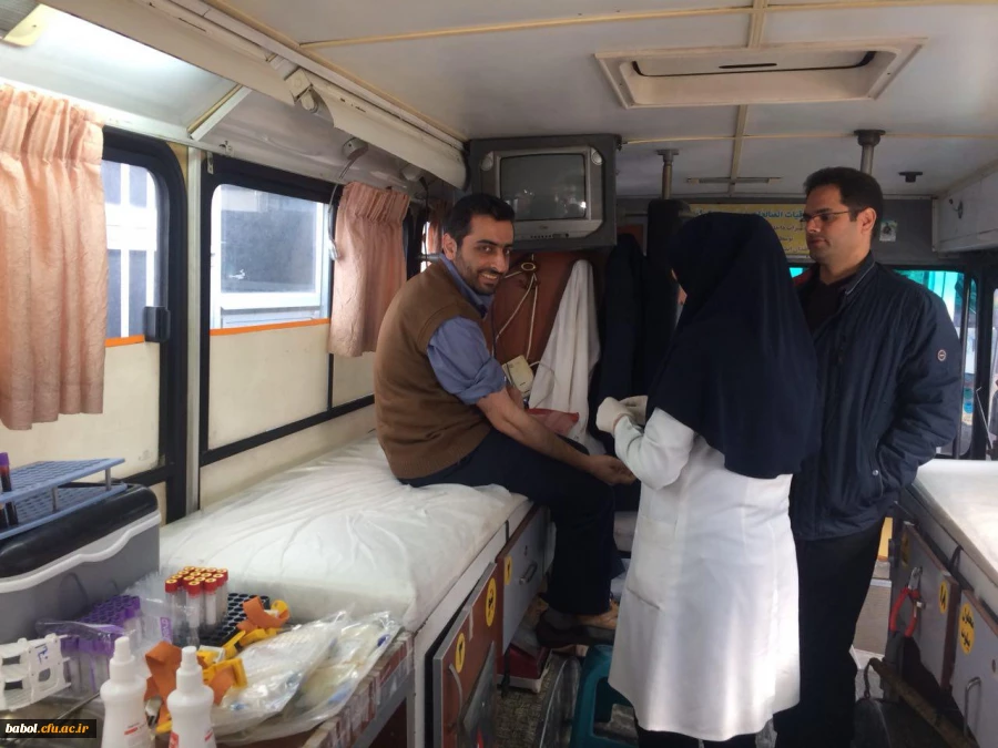 برنامه اهدای خون باحضور  کارکنان اداری و دانشجویان  معلمان مرکز