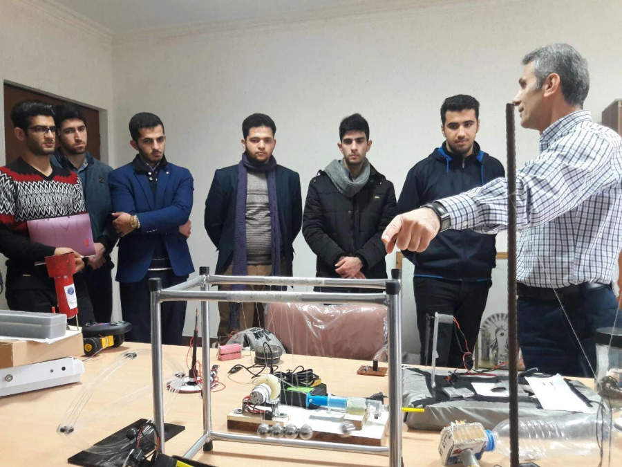 دیدارکارشناسان آموزش و پژوهش و اعضای انجمن های علمی دانشجویان با استاد پژوهشگر فوق دکتری فیزیک و عضوهیات علمی دانشگاه صنعتی نوشیروانی آقای دکتر رضا  خانبابایی
