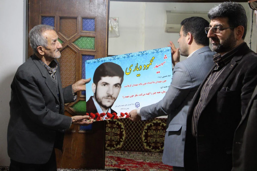 دیدار سرپرست و مسولین بخش های مختلف مرکز از خانواده محترم شهید دیّاری