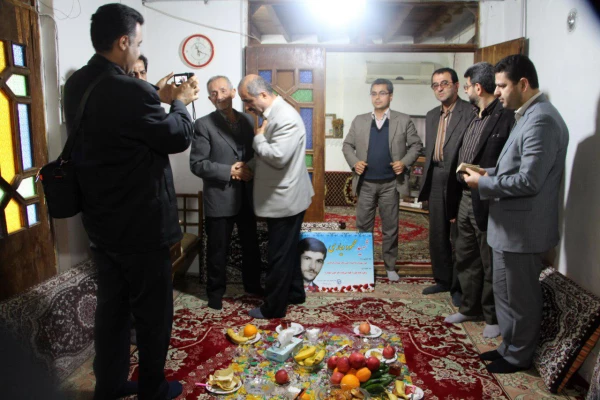 دیدار سرپرست و مسولین بخش های مختلف مرکز از خانواده محترم شهید دیّاری