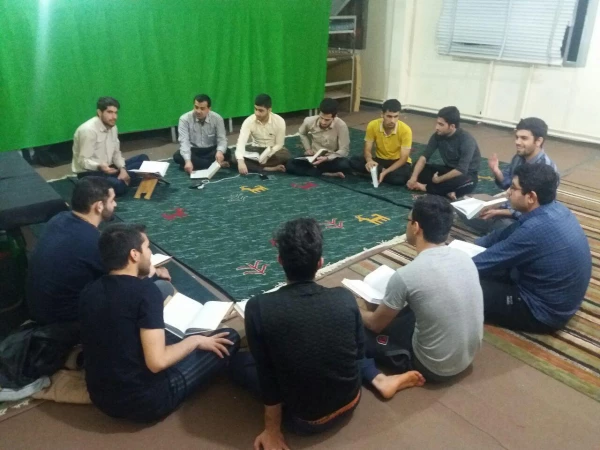 برگزاری دوره های  روخوانی و روانخوانی قرآن کریم در خوابگاه  شهیدعلامه زاده مرکز