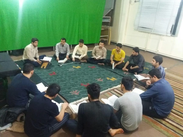 برگزاری دوره های  روخوانی و روانخوانی قرآن کریم در خوابگاه  شهیدعلامه زاده مرکز