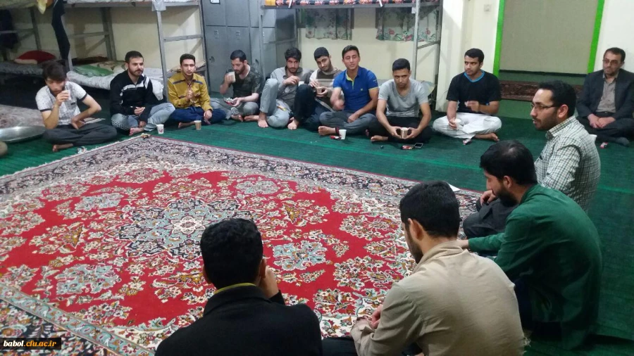 جلسه آشنایی با تغذیه سالم در خوابگاه شهید علامه زاده مرکز توسط کانون سلامت و طب سنتی