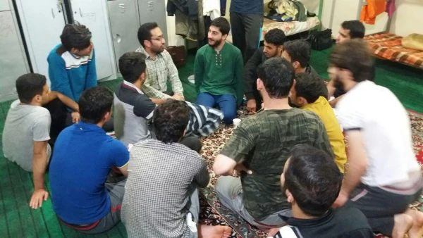 جلسه آشنایی با تغذیه سالم در خوابگاه شهید علامه زاده مرکز توسط کانون سلامت و طب سنتی