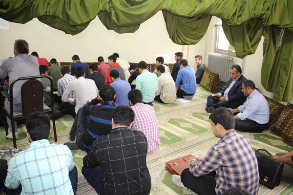 مراسم معنوی زیارت عاشورا