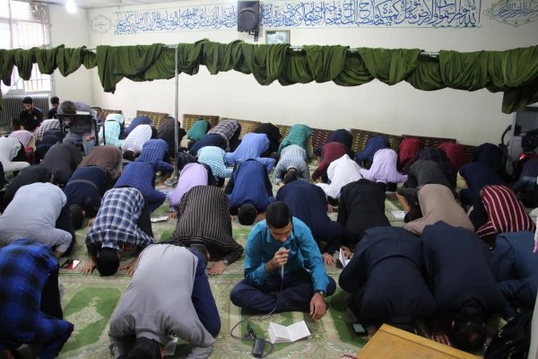 مراسم معنوی زیارت عاشورا