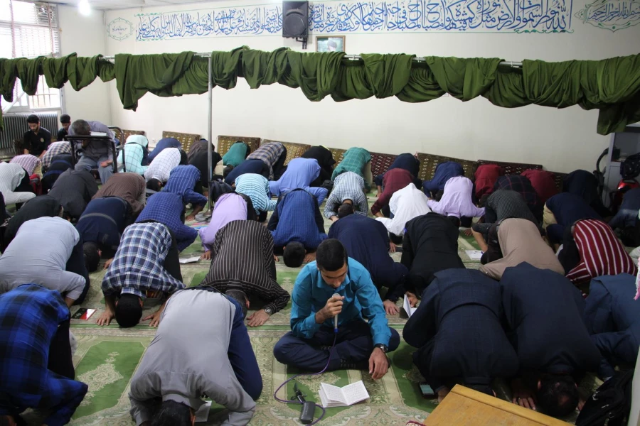 مراسم معنوی زیارت عاشورا