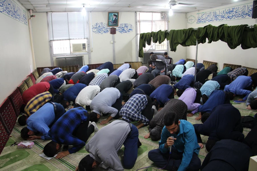 مراسم معنوی زیارت عاشورا