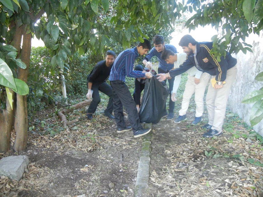 طرح جهادی نظافت در محیط دانشگاه