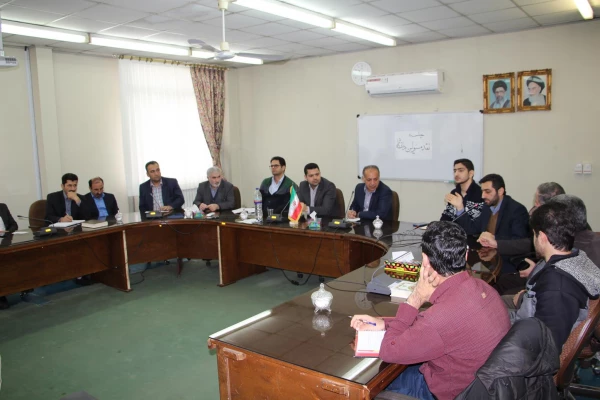 نشست نقد مسئولین دانشگاه