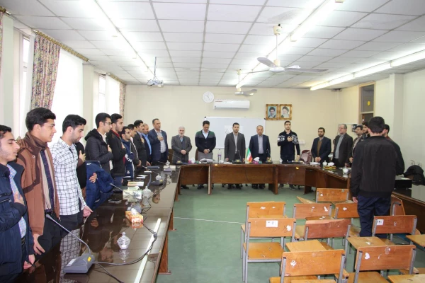نشست نقد مسئولین دانشگاه