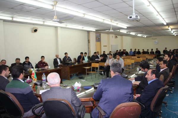 نشست نقد مسئولین دانشگاه