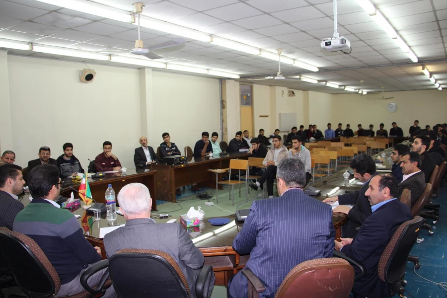 نشست نقد مسئولین دانشگاه