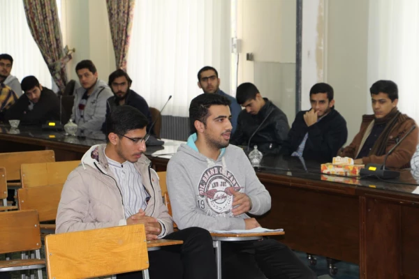 نشست نقد مسئولین دانشگاه