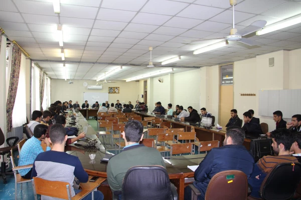 نشست نقد مسئولین دانشگاه