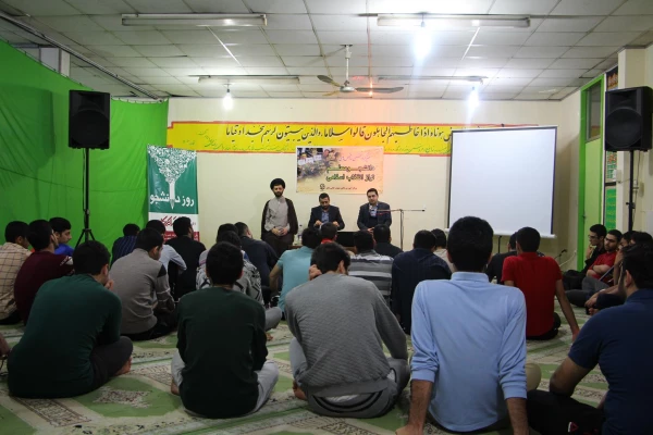 میز گرد تخصصی شاخص های دانشجو معلم تراز انقلاب اسلامی