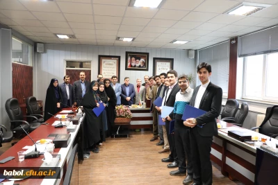 دکتر خنیفر در مراسم تقدیر از نمایندگان دانشجومعلمان:
دانشجومعلمان باید مطالبه گر حق جو باشند نه تخریب گر تلخ گو