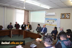 امام خامنه ای : انقلابی شدن خوب است اما انقلابی ماندن سخت است .