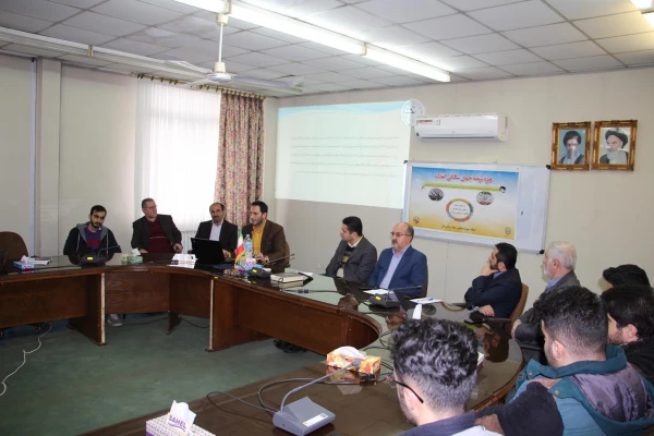 امام خامنه ای : انقلابی شدن خوب است اما انقلابی ماندن سخت است .