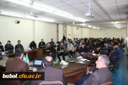 امام خامنه ای : انقلابی شدن خوب است اما انقلابی ماندن سخت است .