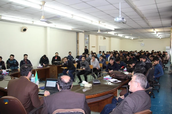 امام خامنه ای : انقلابی شدن خوب است اما انقلابی ماندن سخت است .