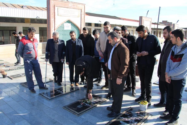 تجدید میثاق جمعی از مسئولین و دانشجو معلمان مرکز آموزش عالی شهید رجایی بابل با شهدا