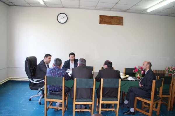 بررسی آسیب ها و چالش های حوزه پژوهش و ارائه پیشنهادات