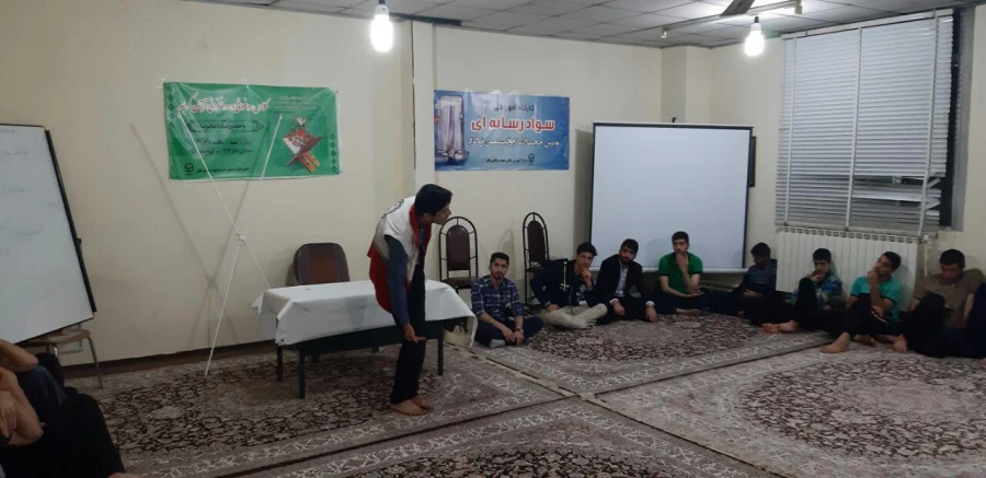 کانون هلال احمر مرکز آموزش عالی شهید رجایی بابل برگزار نمود:
(( دوره آموزش کمک های اولیه  )) 3