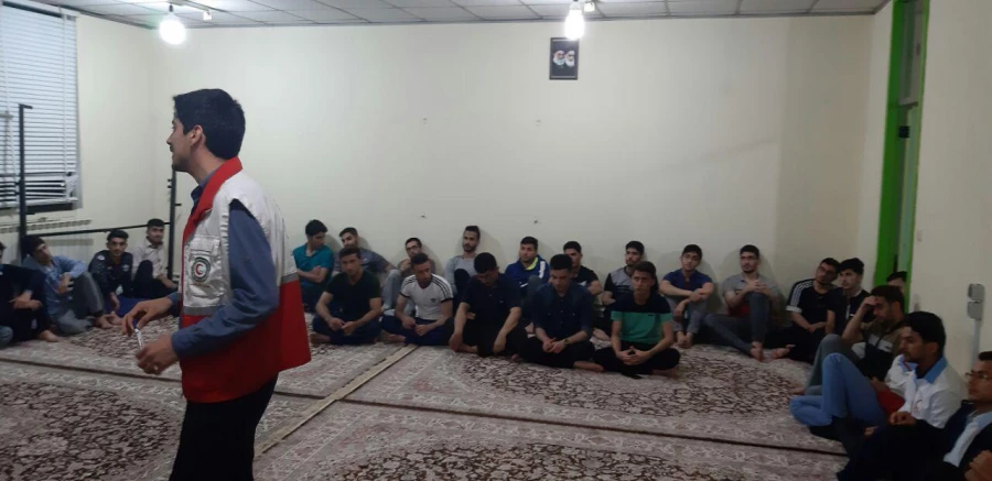 کانون هلال احمر مرکز آموزش عالی شهید رجایی بابل برگزار نمود:
(( دوره آموزش کمک های اولیه  )) 6