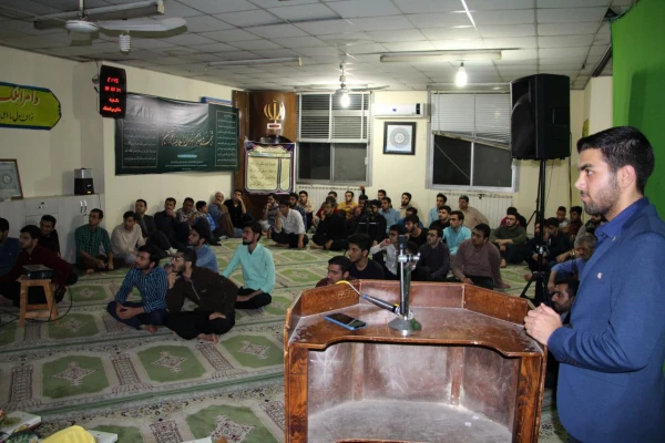 با حضور مسئولان مرکز در ضیافت افطار دانشجویی برگزار گردید:
مراسم پرفیض محفل انس با قرآن 5