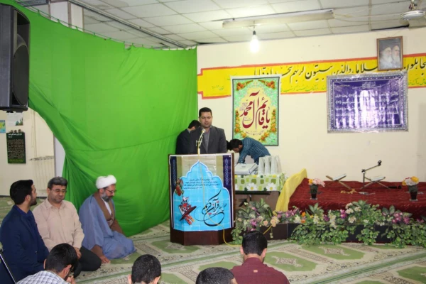 با حضور مسئولان مرکز در ضیافت افطار دانشجویی برگزار گردید:
مراسم پرفیض محفل انس با قرآن 8