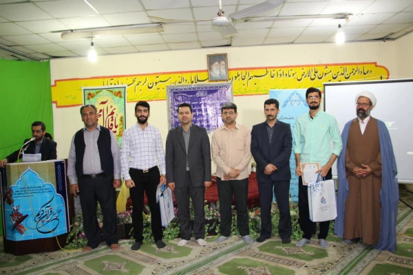 با حضور مسئولان مرکز در ضیافت افطار دانشجویی برگزار گردید:
مراسم پرفیض محفل انس با قرآن 14