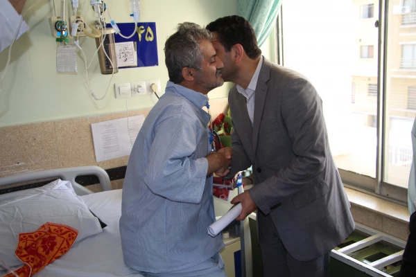 در آستانه عید غدیر صورت پذیرفت :
عیادت از  اقای خیراله زاده جانباز و آزاده مرکز بابل 3