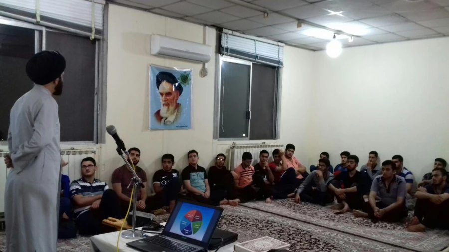 برگزاری سلسله جلسات کانون مهدویت با عنوان 
    ( انسان مدرن ، انسان منتظر )
 4