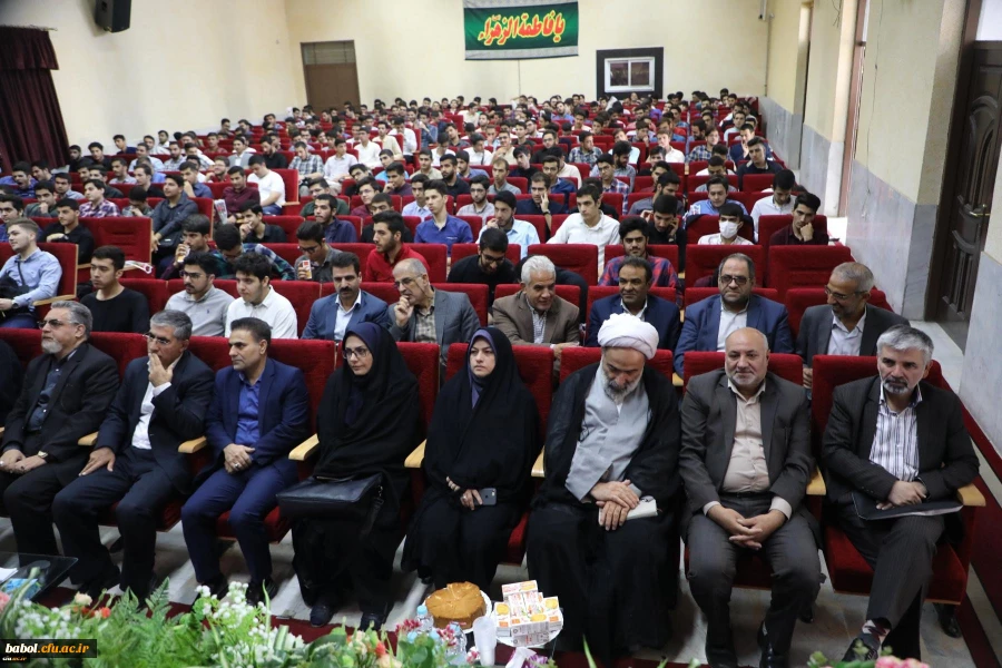 رییس دانشگاه در آیین استقبال از دانشجومعلمان پسر:
نسبت به نظام تعلیم و تربیت و کتاب های درسی نقاد باشید تا بتوان از فکر جوان شما بهره برد 2