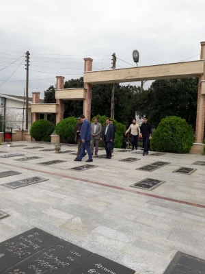 ادای احترام و غبار روبی مزار شهدا با حضور مسئولان و اساتید و دانشجو معلمان مرکز  6