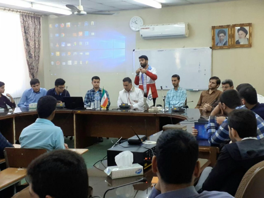 کانون هلال احمر مرکز برگزار نمود:
همایش دنیایی در انتظار صلح 3