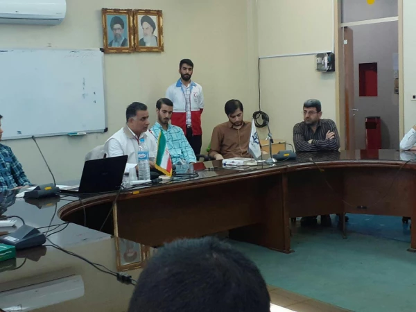 کانون هلال احمر مرکز برگزار نمود:
همایش دنیایی در انتظار صلح 5