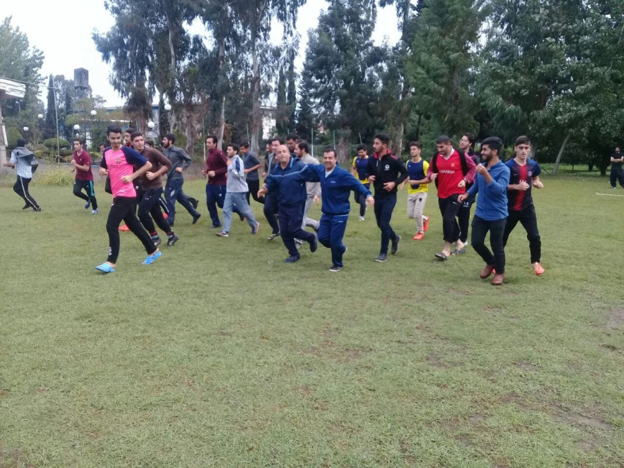 به مناسبت گرامیداشت هفته تربیت بدنی برگزار گردید:
انجام برنامه های متنوع ورزشی با حضور مسئولان و دانشجو معلمان 12