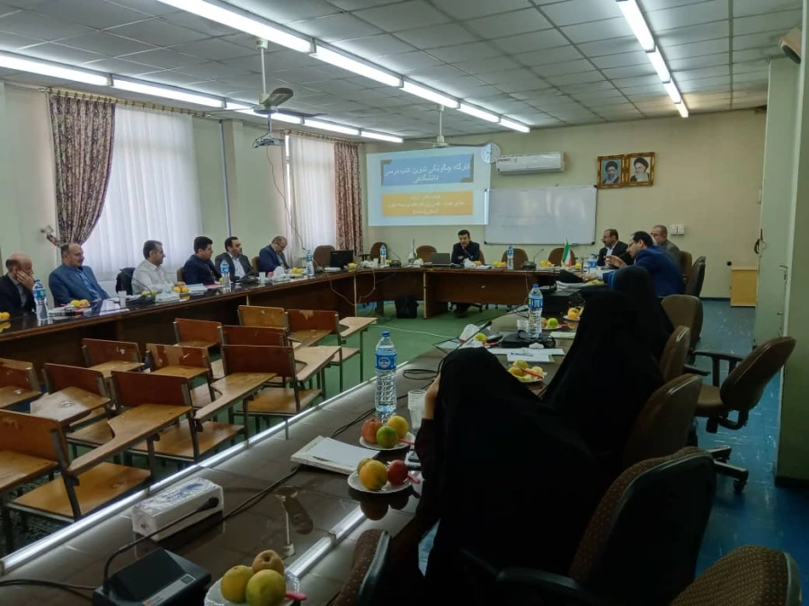 کارگاه تخصصی چگونگی تدوین کتب درسی دانشگاه در مرکز بابل برگزار گردید. 3