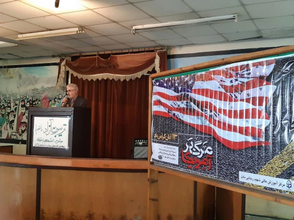 تریبون آزاد با عنوان استکبار ستیزی در سالن ساختمان آموزش برگزار گردید: 4