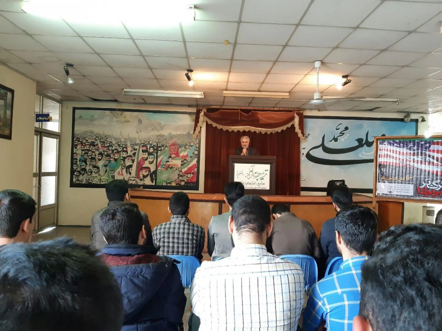 تریبون آزاد با عنوان استکبار ستیزی در سالن ساختمان آموزش برگزار گردید: 5