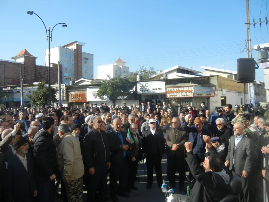 حضور پر صلابت دانشجو معلمان و مسئولین مرکز در راهپیمائی اعلام حمایت از ولایت در فتنه اخیر 4