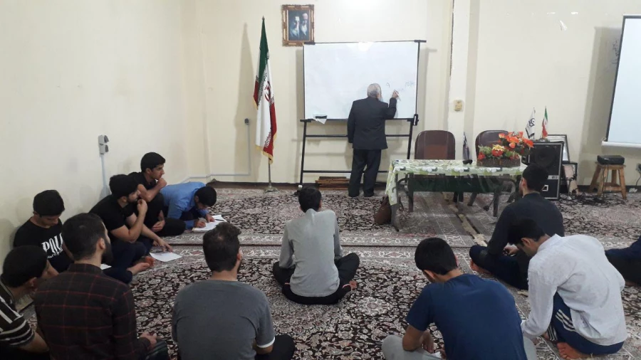 برگزاری سلسله جلسات آموزش خط با حضور استاد فرضی  6