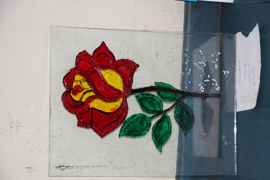  برگزار ی نمایشگاه آثار هنر های دستی دانشجویی در مرکز  6